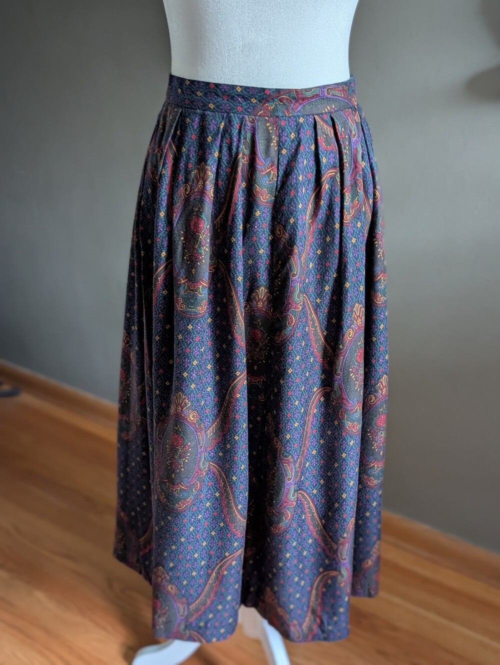 90s Grunge Whimsigoth Dark Paisley Pleated Midi Skirt 100% Rayon Size 2/4
